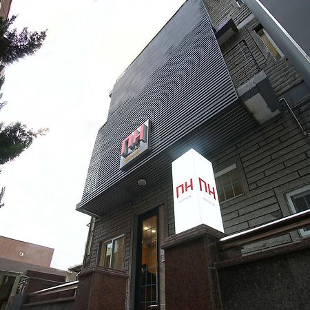 D.H Sinchon Guesthouse Seul Exterior foto